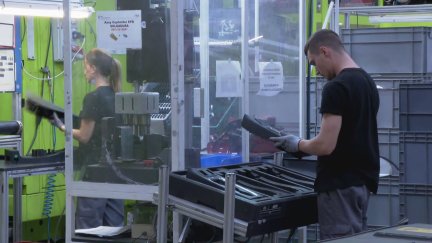 La empresa KDK ha ampliado sus instalaciones con una inversión de 30 millones. / Aragón TV