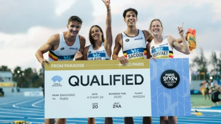 Christian Iguacel (izquierda), junto a sus compañeros del relevo mixto 4x400. Foto: World Athletics