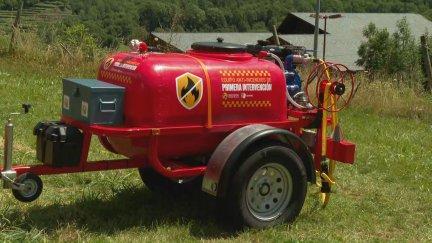 Remolque que se repartirá en los municipios para luchar contra el fuego. / Aragón TV