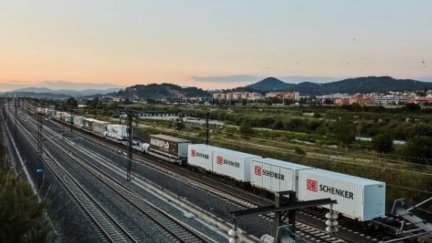 Tren de mercancías en uno de los apartaderos. / Aragón TV