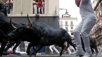 Sexto encierro de San Fermín 2024. / EFE. Villar López