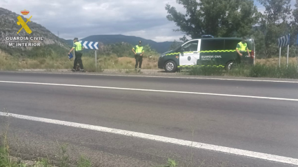 Dos personas heridas, una grave y otra leve, tras salir su coche de la vía en la N-230 a su paso por Sopeira. / Guardia Civil de Huesca