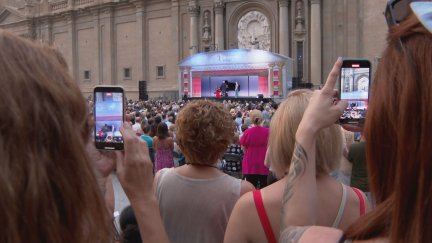 La Carroza del Real este sábado en la Plaza del Pilar de Zaragoza. / Aragón TV