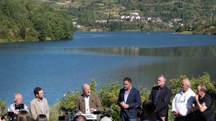 El presidente de Aragón ha anunciado esta medida en el embalse de Lanuza. / Gobierno de Aragón. Fabián Simón.