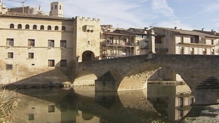 Un vecino de Valderrobres ha sido detenido por agredir a dos personas con arma blanca. / Aragón TV