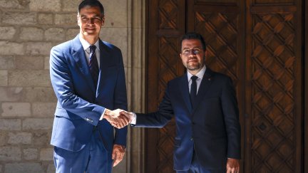 Sánchez vuelve al Palau de la Generalitat en plenas negociaciones entre socialistas y ERC. / EFE. Alberto Estévez