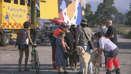 Algunos de los vecinos que han tenido que ser desalojados. / Aragón TV