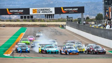 Salida de Porsche Sprint Challenge Ibérica en el NAPA Racing Weekend de MotorLand Aragón 2023. Foto: MotorLand Aragón.