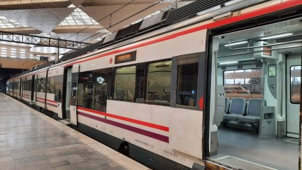 Tren de cercanías en la Estación Delicias de Zaragoza. / Europa Press