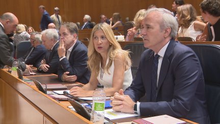 La nueva composición de la bancada del Gobierno, sin los consejeros de Vox, Alejandro Nolasco y Ángel Samper. / Aragón TV