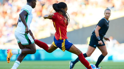 Salma Paralluelo en un lance del partido. Foto: @SEFutbolFem