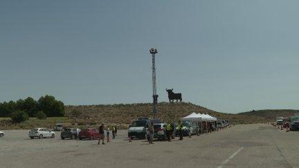 Aparcamiento exterior del Monegros Desert Festival. / Aragón TV