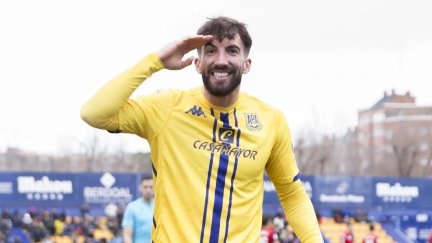 Javi Pérez, en un partido con el Alcorcón la temporada pasada.
