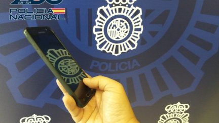 La Policía recuerda que los móviles son el botín más preciado en las fiestas./ Policía Nacional
