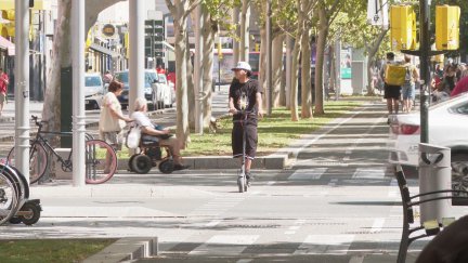 Los patinetes eléctricos no pueden circular por la acera. / Aragón Tv