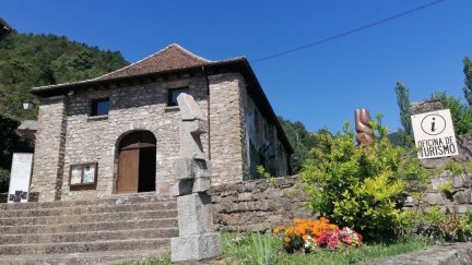Oficina de Turismo de Hecho (Huesca). / Comarca de La Jacetania