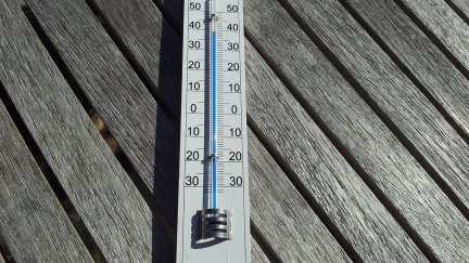 El sometimiento continuo a temperaturas extremas produce deshidratación, alteración de la concentración, fatiga, irritabilidad o mareos. / Pixabay