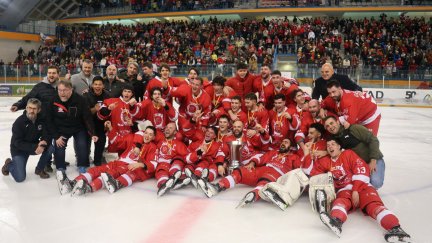Imagen de la plantilla del CHJ. Foto: Club Hielo Jaca.