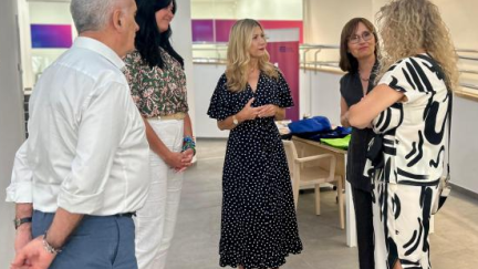 Visita de la vicepresidenta del Gobierno al Punto Violeta habilitado para las fiestas de San Lorenzo en Huesca./ DGA