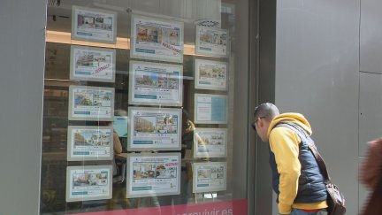 Los jóvenes españoles se emancipan a los 30 años de media./ Aragón TV