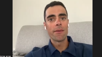 Jorge Arcas durante su entrevista antes de La Vuelta.