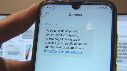 Las estafas se realizan a través de SMS y correo electrónico, mayoritariamente. / Aragón TV