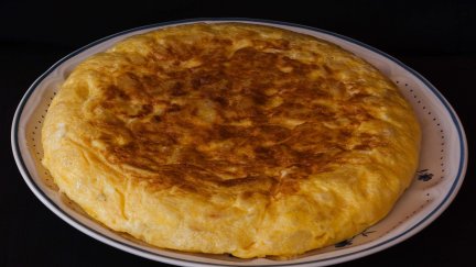 La intoxicación está relacionada con el consumo de toritlla de patata. / Pixabay