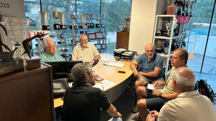 Imagen de una reciente reunión de la Junta Directiva del CH Jaca.