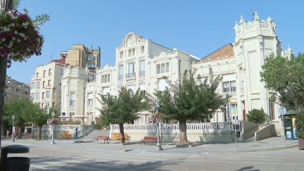 La fachada del Casino de Huesca comienza su restauración./ Aragón TV