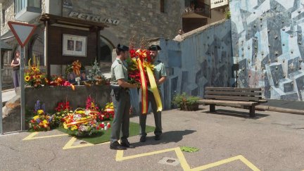 Homenaje este martes en Sallent de Gállego a los dos guardias civiles asesinados por ETA. / Aragón TV
