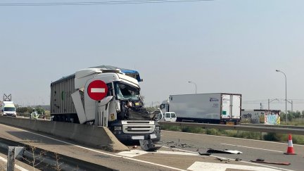 Uno de los camiones siniestrados en el segundo accidente./ A. N.