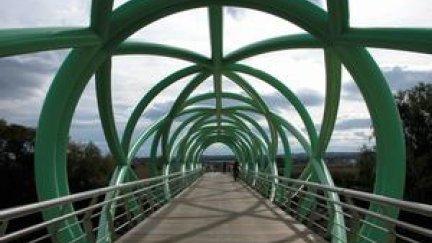 Imagen de la pasarela de la Alfranca o puente del Bicentenario. / Ayuntamiento de Zaragoza