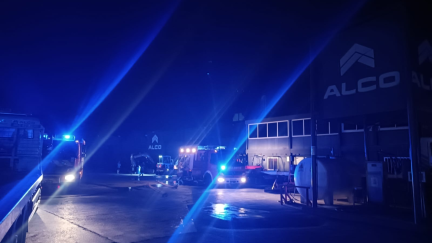 Dotaciones de bomberos de la DPG intervienen en el incendio. / Diputación de Huesca