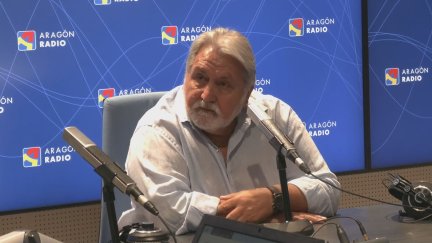 Manuel Teruel en los estudios de Aragón Radio. / Aragón Radio