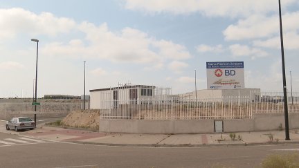 La planta que Becton Dickinson estaba construyendo en el polígono Empresarium, en Zaragoza. / Aragón TV