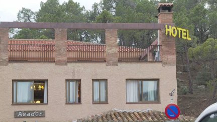 Un centenar de refugiados procedentes de Mali han llegado este martes a Mora de Rubielos. / Aragón TV