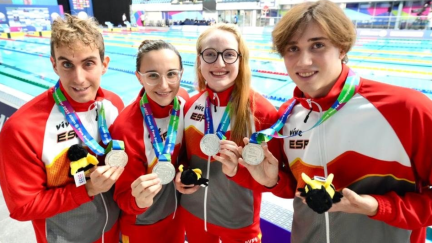 María Delgado, con el relevo español que ha ganado el bronce en 4x100