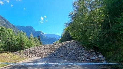 Desprendimiento en la carretera A-139 que mantiene cortado el acceso a los Llanos del Hospital de Benasque