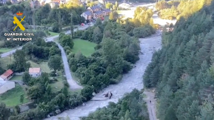 Senderista aislado por la crecida del río Barrosa en Bielsa. / Guardia Civil Huesca
