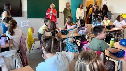 La consejera ha abierto este lunes el curso en el CPI Soledad Puértolas. / Gobierno de Aragón