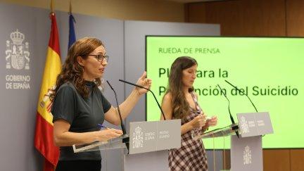 La ministra de Sanidad, Mónica García, y la comisionada de Salud Mental del Ministerio de Sanidad, Belén González. / Europa Press. Marta Fernández
