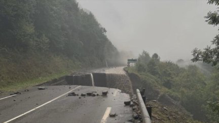 La zona de la carretera afectada por las tormentas en el lado francés que conecta con el paso fronterizo del Somport (Huesca).