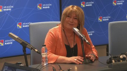 La consejera de Educación, Cultura y Deporte, Tomasa Hernández, este viernes en los estudios de Aragón Radio. / Aragón TV