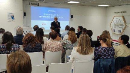 El director gerente del IASS, Ángel Val, en la comisión de seguimiento del programa, celebrada en el LAAB. / Gobierno de Aragón