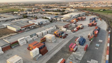 Contenedores de mercancías en la TMZ de Zaragoza. / Aragón TV