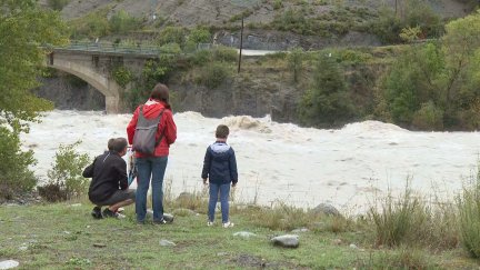 Los ríos del Pirineo disparan su caudal por las lluvias. / Aragón Tv