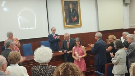 La catedrática María Luisa Sarsa Sarsa, durante el acto de ingreso en la Academia. / Carmen Pérez Marín