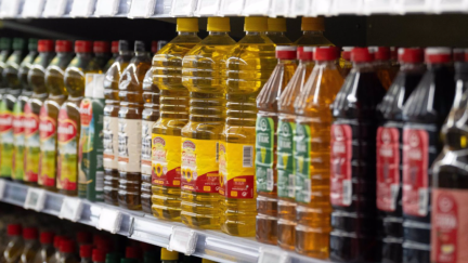 El aceite de oliva es uno de los alimentos sobre los que volverá a aplicarse el 2% de IVA. / Europa Press
