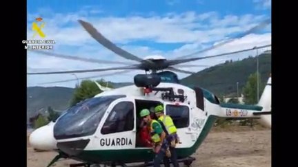 Un helicóptero de la Guardia Civil en tareas de rescate. / Aragón TV