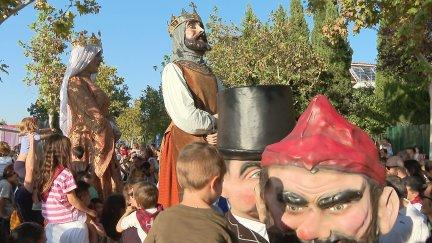 La comparsa de Gigantes y Cabezudos durante las fiestas del año pasado. / Aragón TV